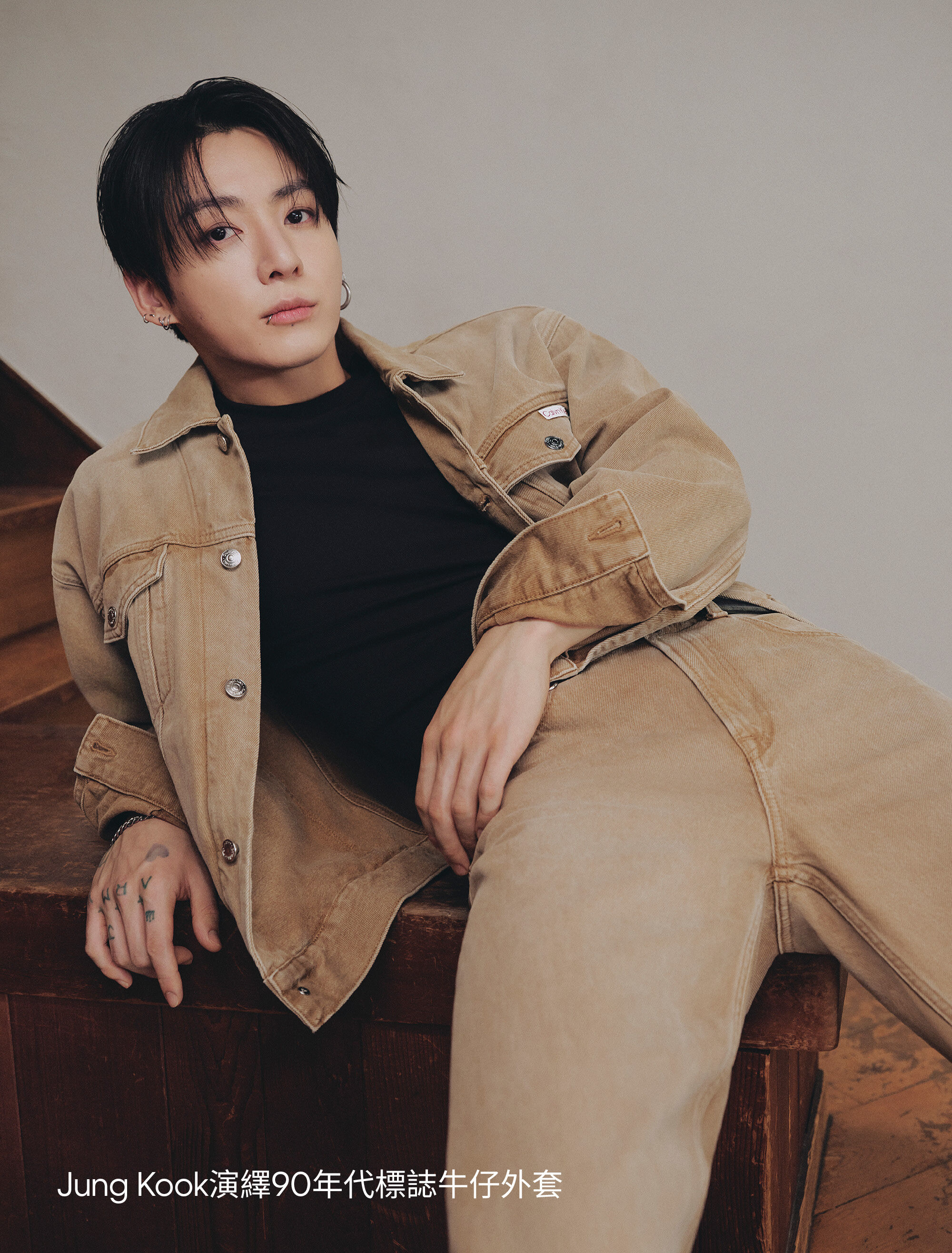 Jung Kook 演繹 90 年代標誌牛仔外套